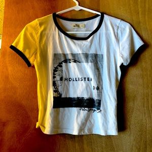 Cropped Hollister shirt size small in very good condition
